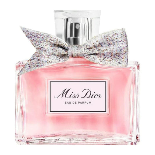 Dior Miss Dior Parfumprobe: Eine Ode an die Weiblichkeit und Eleganz. Lassen Sie sich von der zeitlosen Schönheit von Miss Dior verführen und erleben Sie den unvergesslichen Charme dieses legendären Duftes. Bestellen Sie jetzt Ihre Miss Dior Parfumprobe.