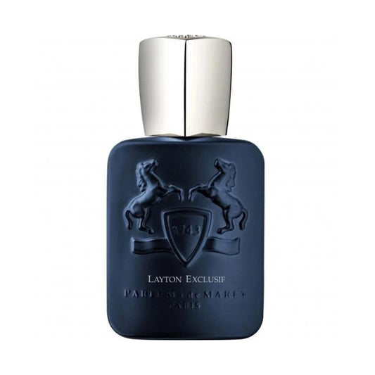  Parfums de Marly Layton Exclusif Parfümprobe bestellen: Ein Duft, der die luxuriöse Raffinesse und die unvergleichliche Eleganz einfängt. Tauchen Sie ein in die exklusive Welt von Layton Exclusif und lassen Sie sich von seiner edlen Präsenz und seiner betörenden Sinnlichkeit verführen. Erleben Sie die exklusive Eleganz mit einer Parfümprobe von Parfums de Marly Layton Exclusif.