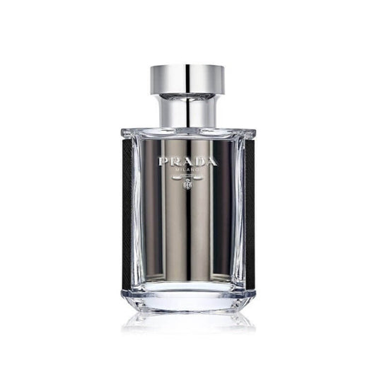 Prada L’Homme Eau de Toilette – Ein moderner, luxuriöser Herrenduft mit frischen Noten von Neroli und Pfeffer, einer pudrigen Herznote aus Iris und Veilchen sowie einer warmen Basis aus Amber und Zedernholz. Ideal für Männer, die Eleganz und Stil schätzen. Jetzt Parfümproben bestellen und den Duft unverbindlich testen.