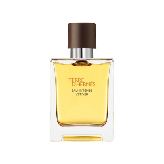 Hermès Terre d'Hermès Eau de Toilette – Ein markanter Herrenduft mit frischen Kopfnoten von Grapefruit und Orange, würzigen Herznoten aus Pfeffer und Minze sowie einer warmen, holzigen Basis aus Zedernholz, Vetiver und Benzoe. Entdecken Sie die erdige Eleganz mit einer Parfümprobe bei Parfümproben-bestellen.com.